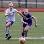 Oak Harbor nips Falcons / Soccer