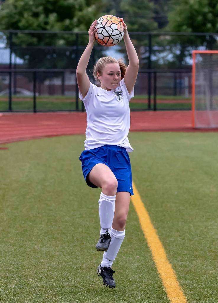 Mallory Drye tosses the ball back into play.(Photo by John Fisken)