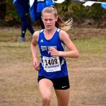 Kaia Swegler Richmond runs up to the track for the final 300 meters Saturday. (Photo by Karen Swegler)