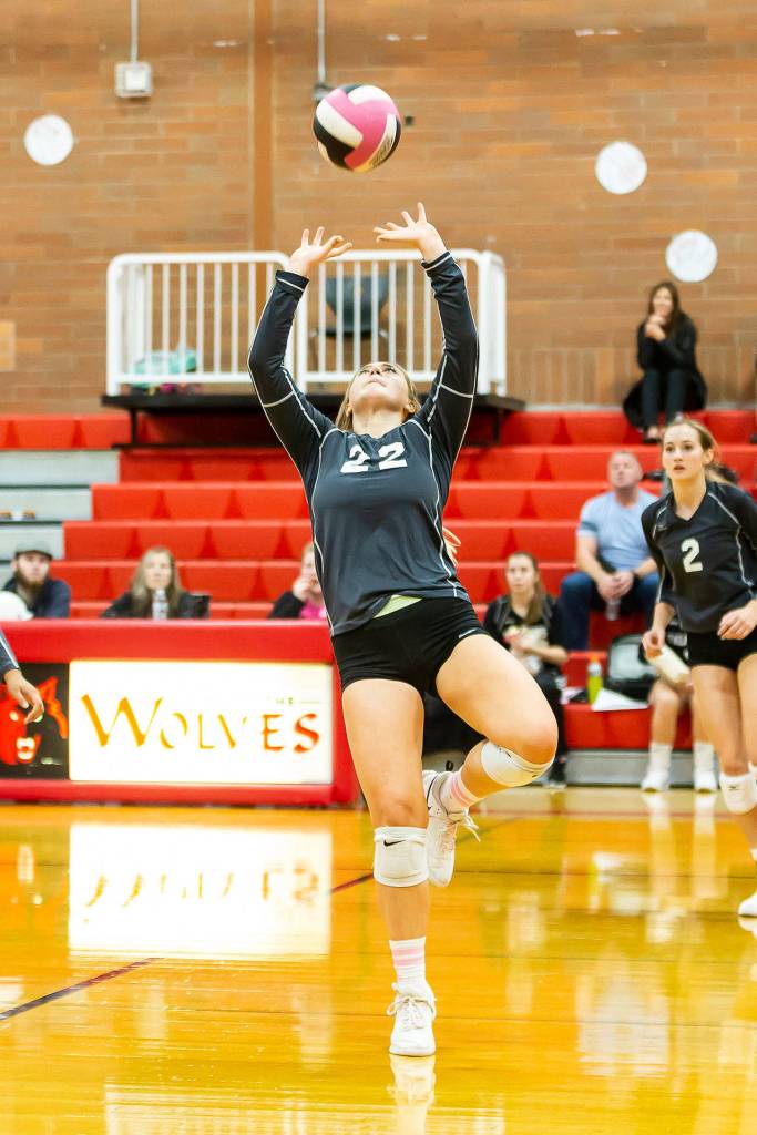 Chloe Johnson (22) delivers a backset to Alyssa Ludtke.(Photo by John Fisken)