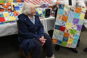 Mayer spreads Christmas warmth, cheer