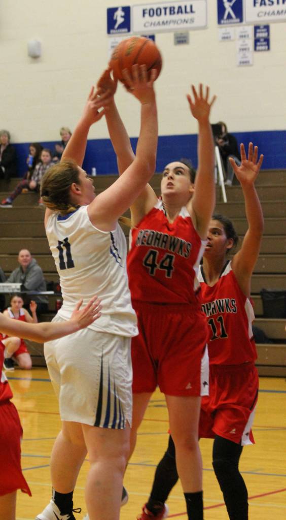 Lexi Starets-Foote, left, shoots over the defense of Port Townsends Izzy Hammett.(Photo by Jim Waller/South Whidbey Record)