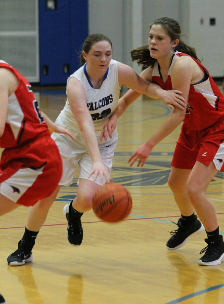 Kayla Knauer splits the Port Townsend defense.(Photo by Jim Waller/South Whidbey Record)
