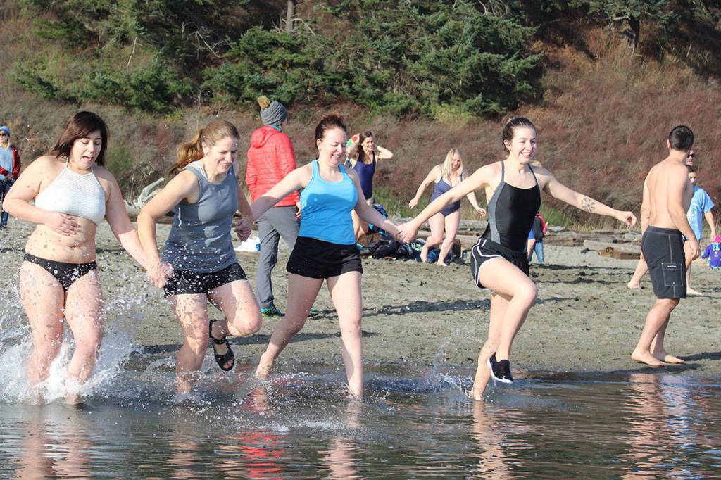 Tekoah Holland, left, Kristian Hurlburt, Carin Lodell and Sylvia Hurlburt head for a dunk.