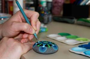 Freeland artist not just dabbling in lots of dots