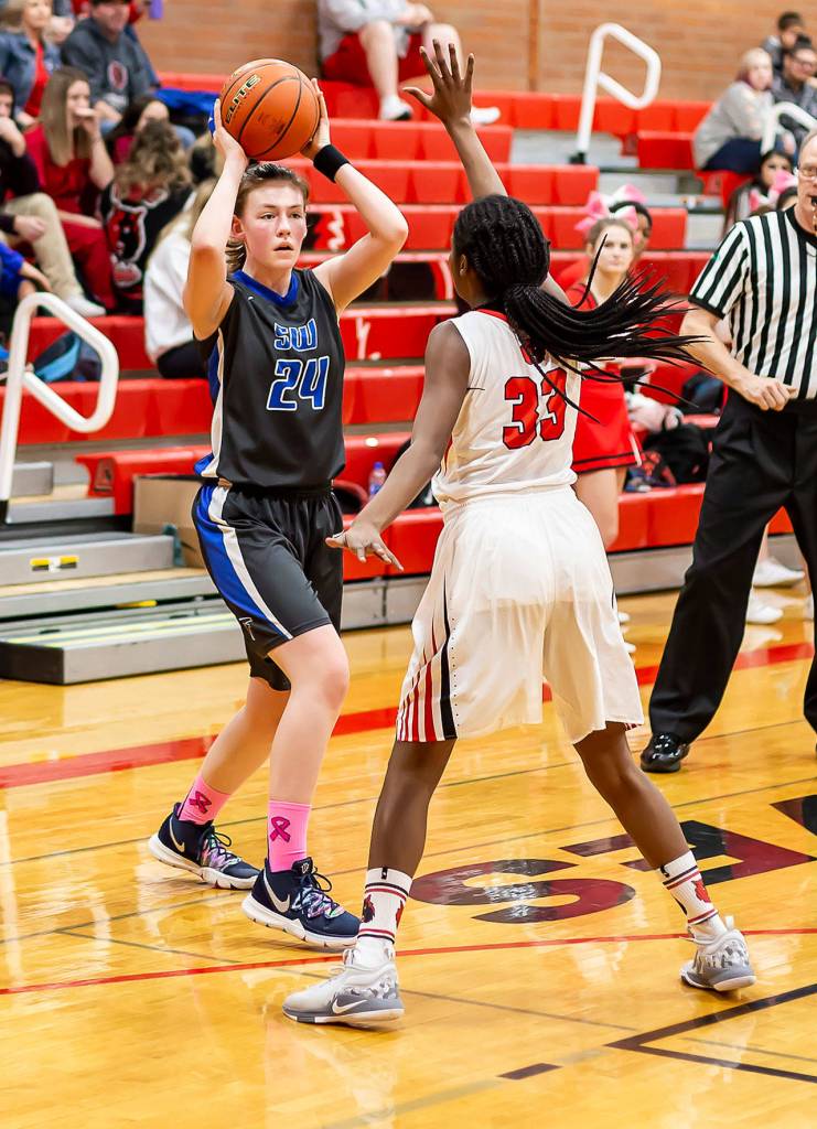 Ella Wood (24) looks through the defense of Coupevilles JaKenya Hoskins.(Photo by John Fisken)