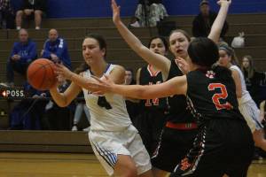 Tigers survive Falcon rally / Girls basketball