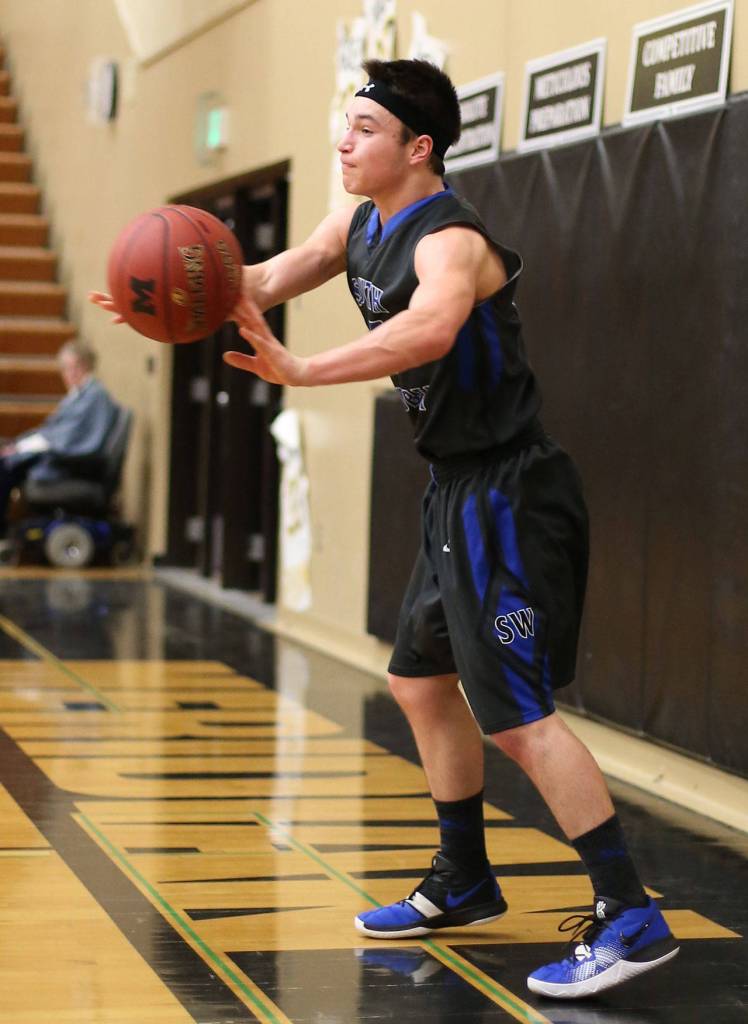 Dexter Jokinen in-bounds against the Merdian press.(Photo by John Fisken)