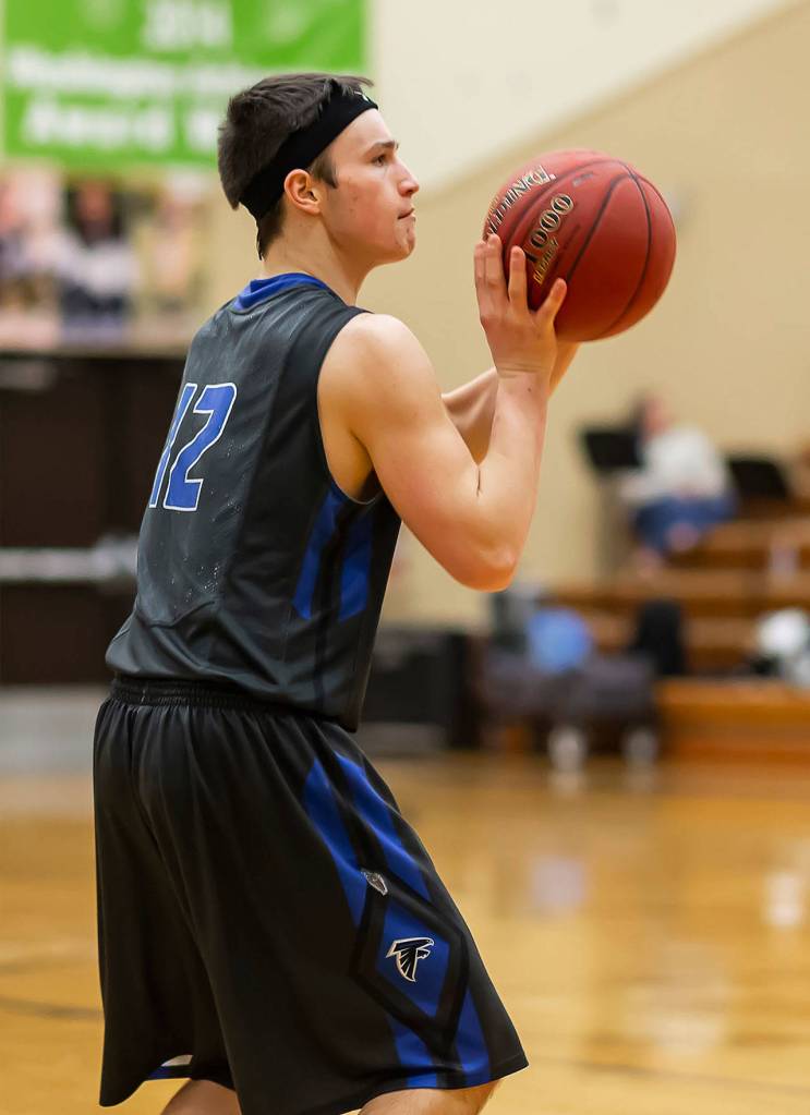 Dexter Jokinen spots up for a three-pointer.(Photo by John Fisken)