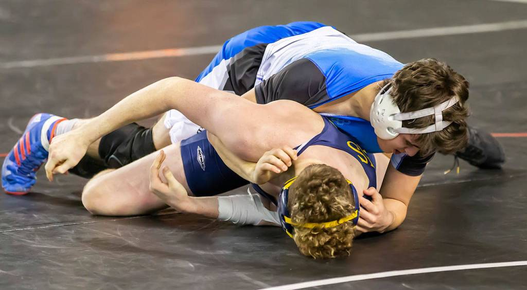 OBrien battles Forks Shane Queen.(Photo by John Fisken)