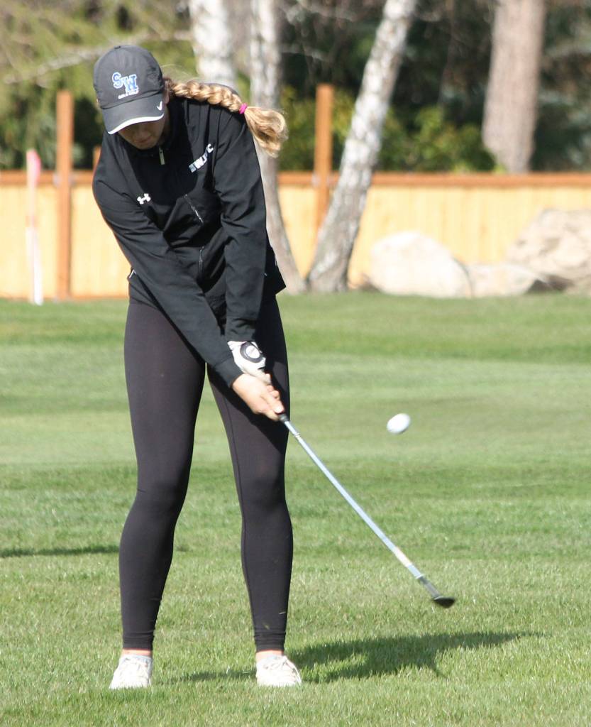Emma Leggett chips to the green. (Photo by Jim Waller/South Whidbey Record)