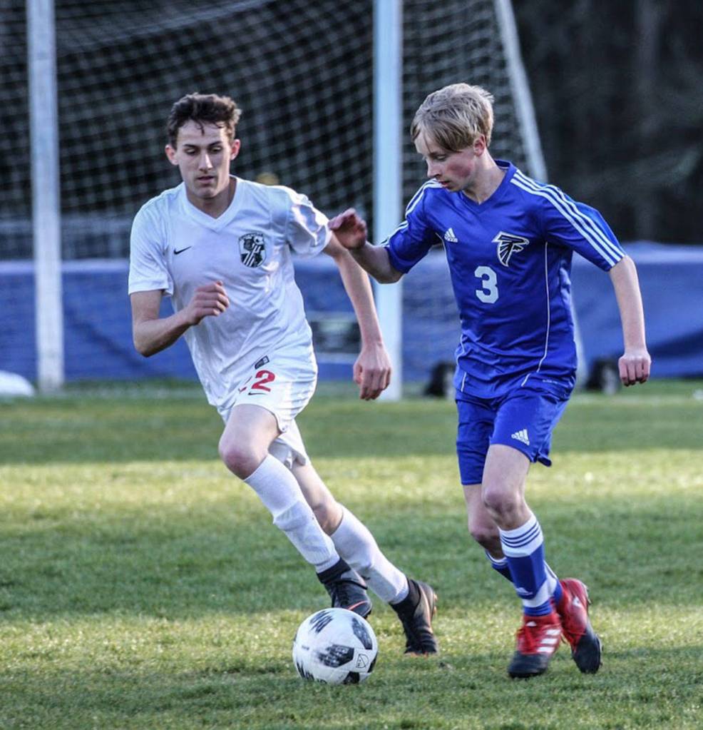 Thomas Simms (3) dribbles by Coupevilles Xavier Murdy.(Photo by Matt Simms)