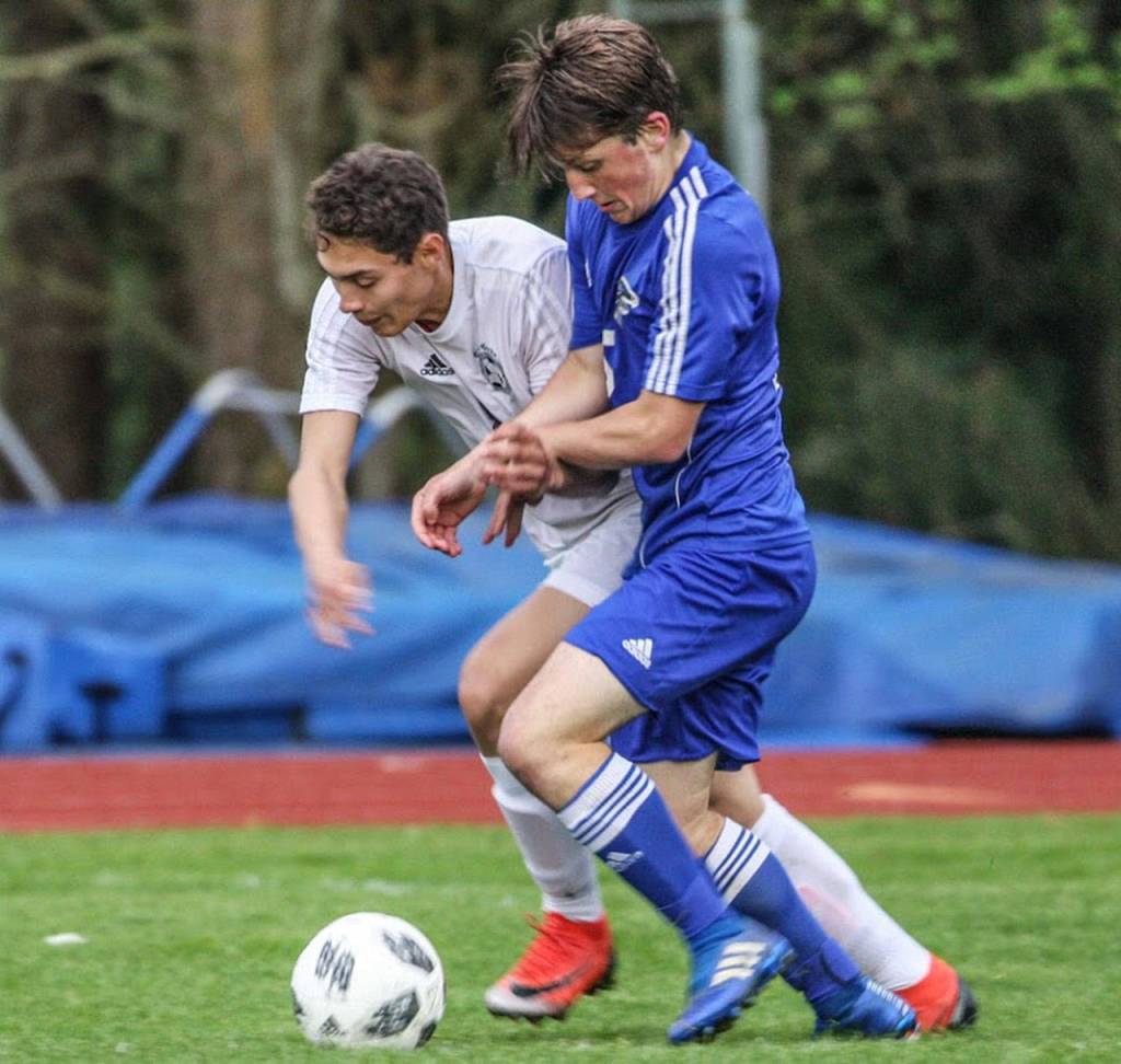 Cormac Workman, right, fights a Sultan player for possession.(Photo by Matt Simms)