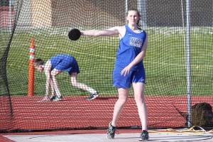 Photos: Cougars win 3-team meet / Middle school track
