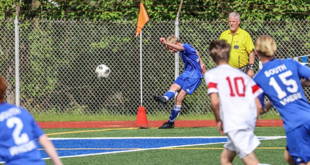 Thomas Simms launches a corner kick.(Photo by Matt Simms)