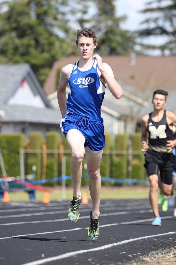 Callahan Yale runs to first place in the 800.(Photo by John Fisken)