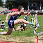 15 Falcons advance to state meet / Track