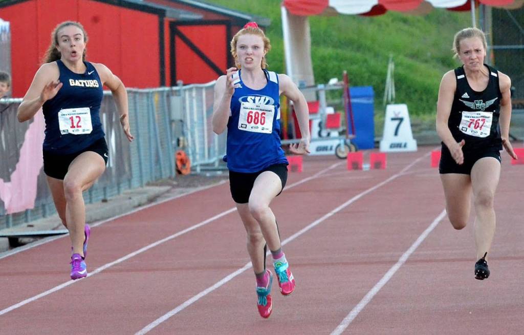 Mattason Straub places sixth in the 100 meters.(Photo by Karen Swegler)