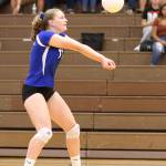 Emma Hodson passes for the Falcons.(Photo by John Fisken)