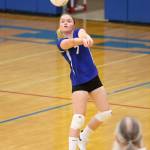 Alyssa Johnson gets the offense going with a pass.(Photo by John Fisken)