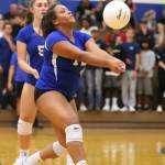 Maya Tschetter passes to set up a teammate.(Photo by John Fisken)