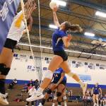 Kamryn Wilson hits around a Mariner block.(Photo by John Fisken)