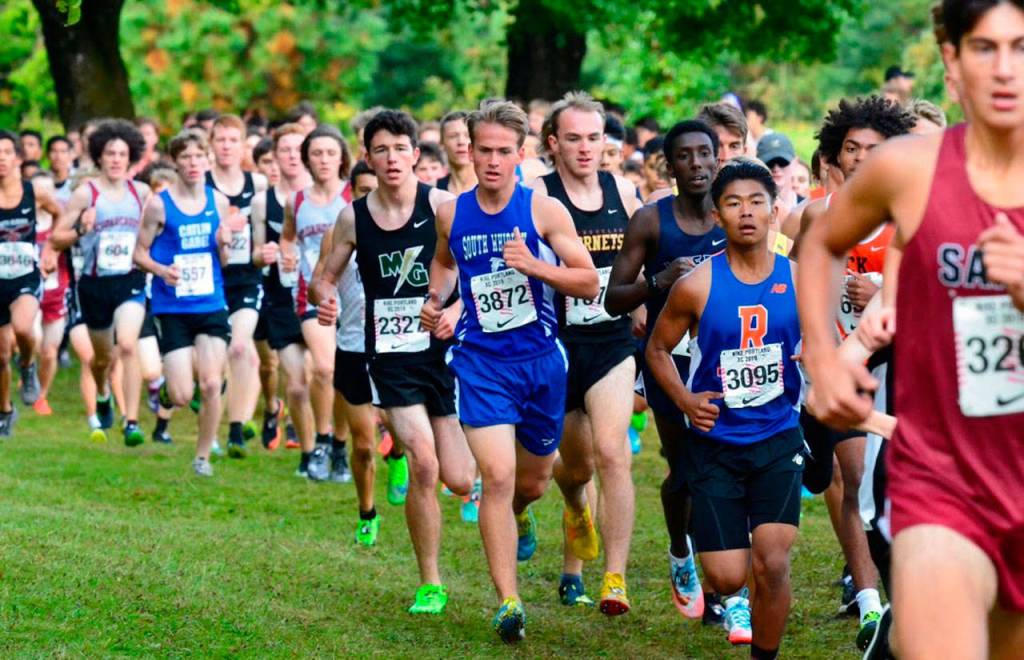 Michael Harwell (3872), who went on to finish ninth, runs among the leaders mid-race. (Photo by Karen Swegler)