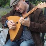 Stringing the world together: Two guitar masters perform together at the Cythara show