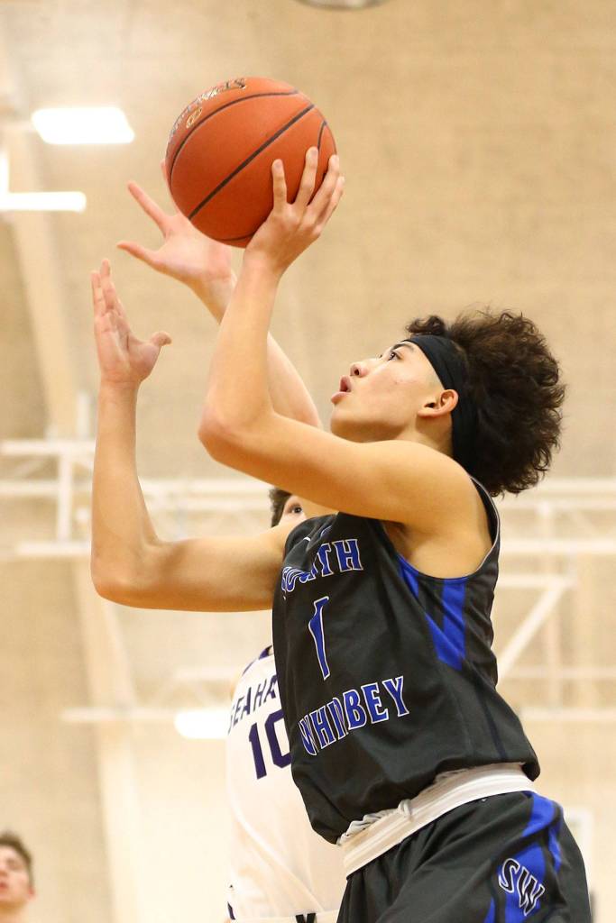 Jacob Ng finishes a fast break.(Photo by John Fisken)