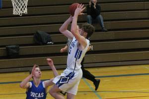 Falcons soar with 2 high-scoring wins / Boys basketball