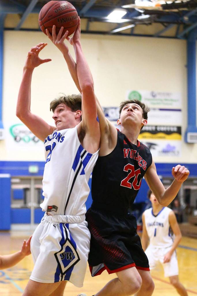 Kole Nelson, left, battles Coupevilles Xavier Murdy for a rebound.(Photo by John Fisken)