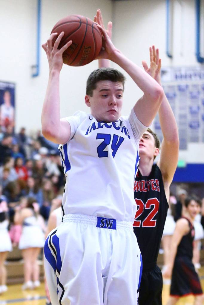 Sterling Patton muscles a rebound in front of Coupevilles Gavin Knoblich (22).(Photo by John Fisken)