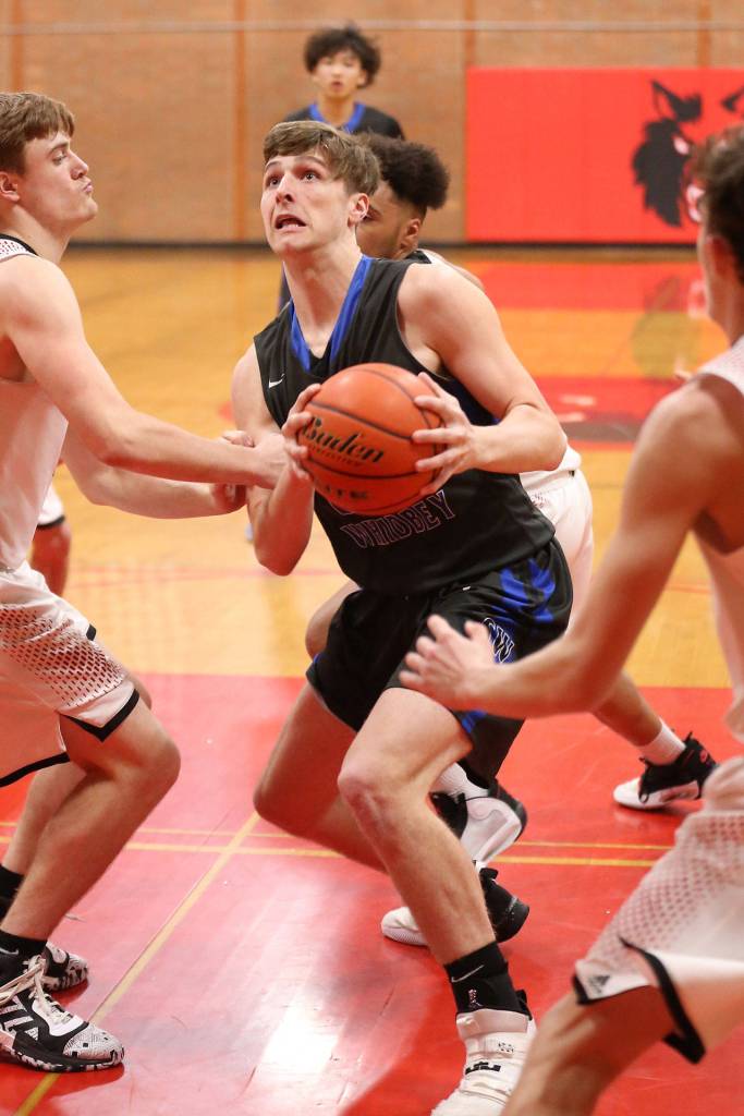 Kole Nelson gets ready to power to the hoop.(Photo by John Fisken)