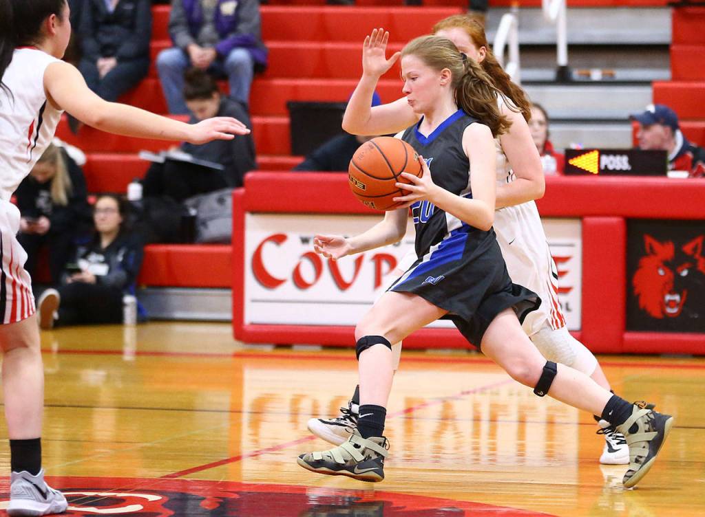 Liz Haines, center, splits the defense of Coupevilles Scout Smith, left, and Maddie Georges. (Photo by John Fisken)