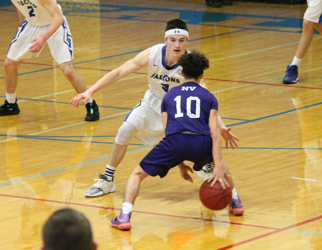 Dexter Jokinen defends Nooksack Valleys Matt Pratt. (Photo by Jim Waller/South Whidbey Record)