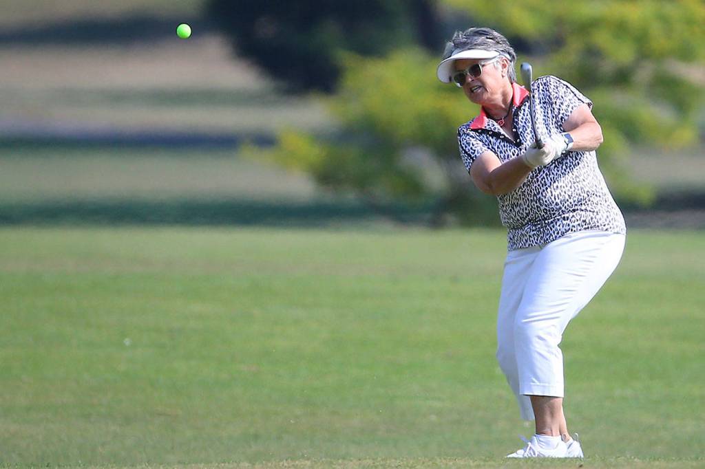Rhodes, Franssen lead ladies’ par-3 golf tournament