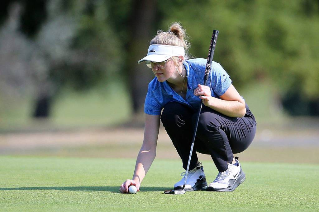 Sara Rhodes, who carded the tournaments best gross score, lines up a putt. (Photo by John Fisken)