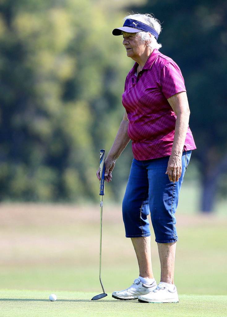 Eleanor Wright looks over a putt. (Photo by John Fisken)