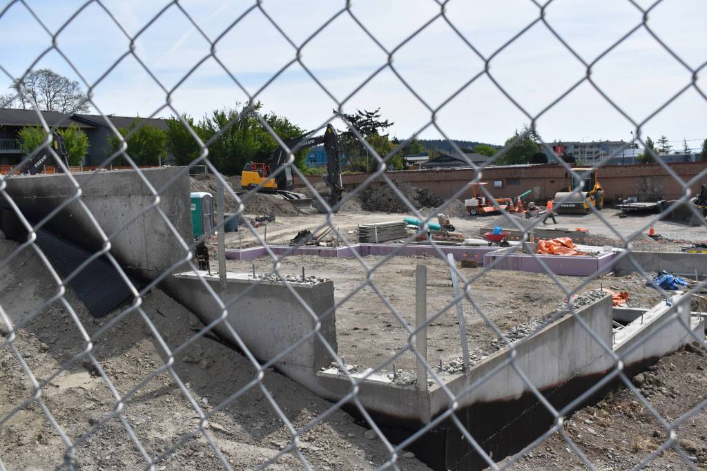A fence surrounds an apartment complex rising across from the Oak Harbor Post Office. Photo by Emily Gilbert/Whidbey News-Times