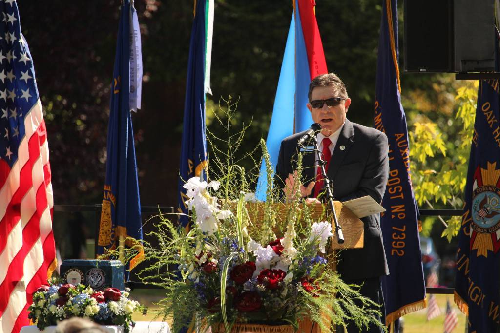 Oak Harbor Mayor Robert Severns addresses the audience.