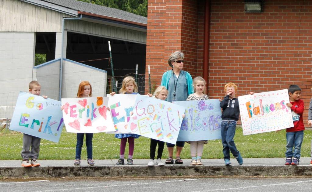 Children and faculty members standing outside of South Whidbey Elementary School cheered as the parade of high school seniors passed by them. (Photo by Kira Erickson/South Whidbey Record)