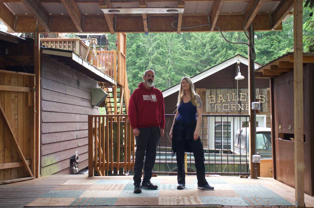 Ken Stange, owner of Bailey's corner, and Lauren Flynn, local musician, on Bailey's outdoor stage. (Photo by Rachel Rosen/Whidbey NEws-Times)