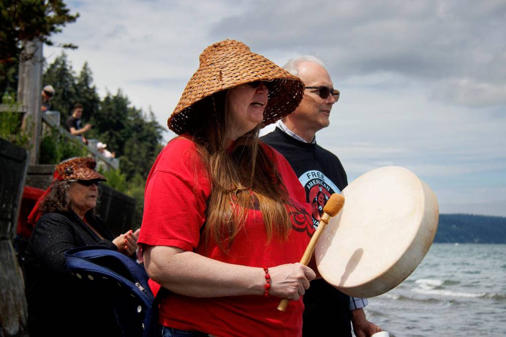 Becky Porter joins Langley Mayor Scott Chaplin in welcoming the Blue Heron Canoe Family as they arrive in Langley. (Photo by David Welton)