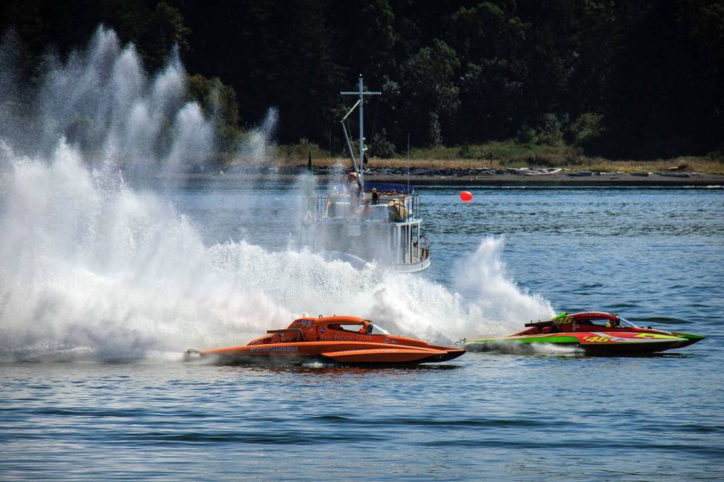 Two boats race in the e350 class. (Photo by Dave Welton)