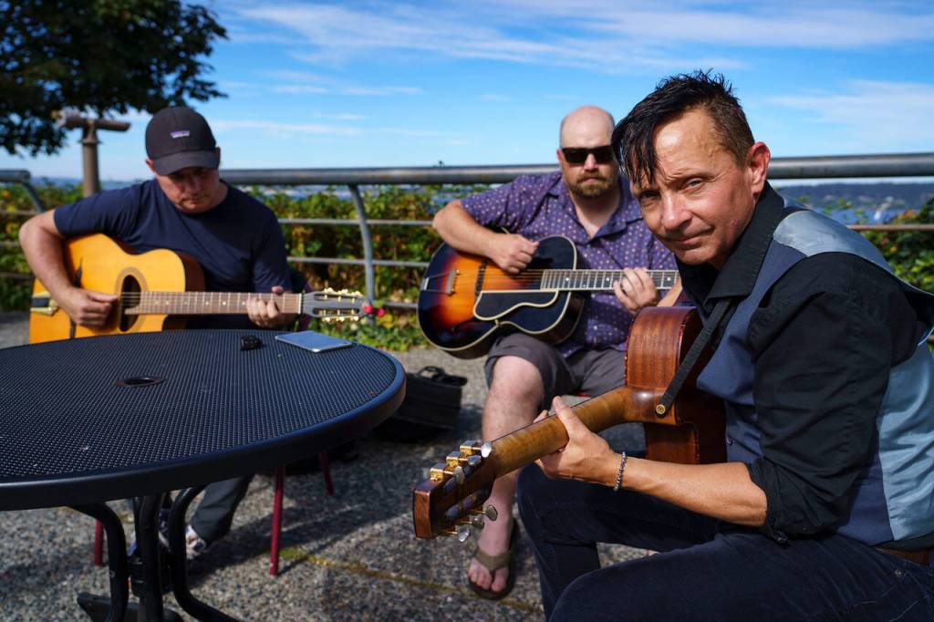 By David Welton
Tim Watson, Geoff Robson and Casey Ryder visited from Victoria, B.C.