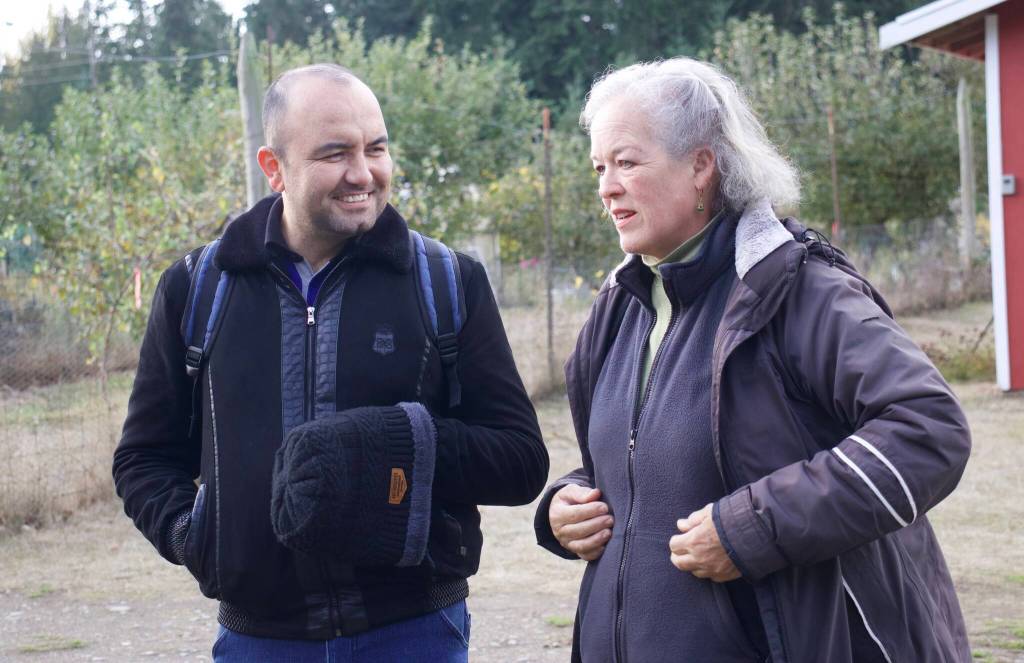 Photo by Rachel Rosen/Whidbey News-Times
Bekjzod Azamov, who facilitated the delegation, works at the office of American Councils for International Education in Tashkent. He speaks with Jennifer Carlson, lead educator at South Whidbey Tilth.