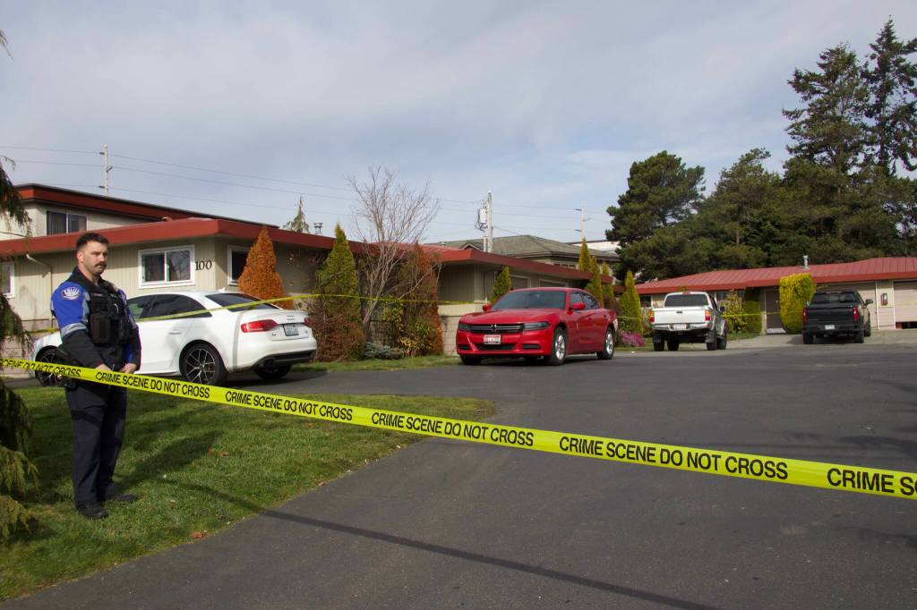 Photo by Rachel Rosen
The apartment complex that was the scene of a shooting was cordoned off with police tape Thursday.