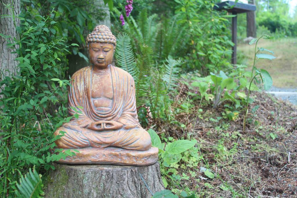 Therese Kingsburys garden, which will serve as the tea site for this years tour, is filled with sculptures from all over the world.