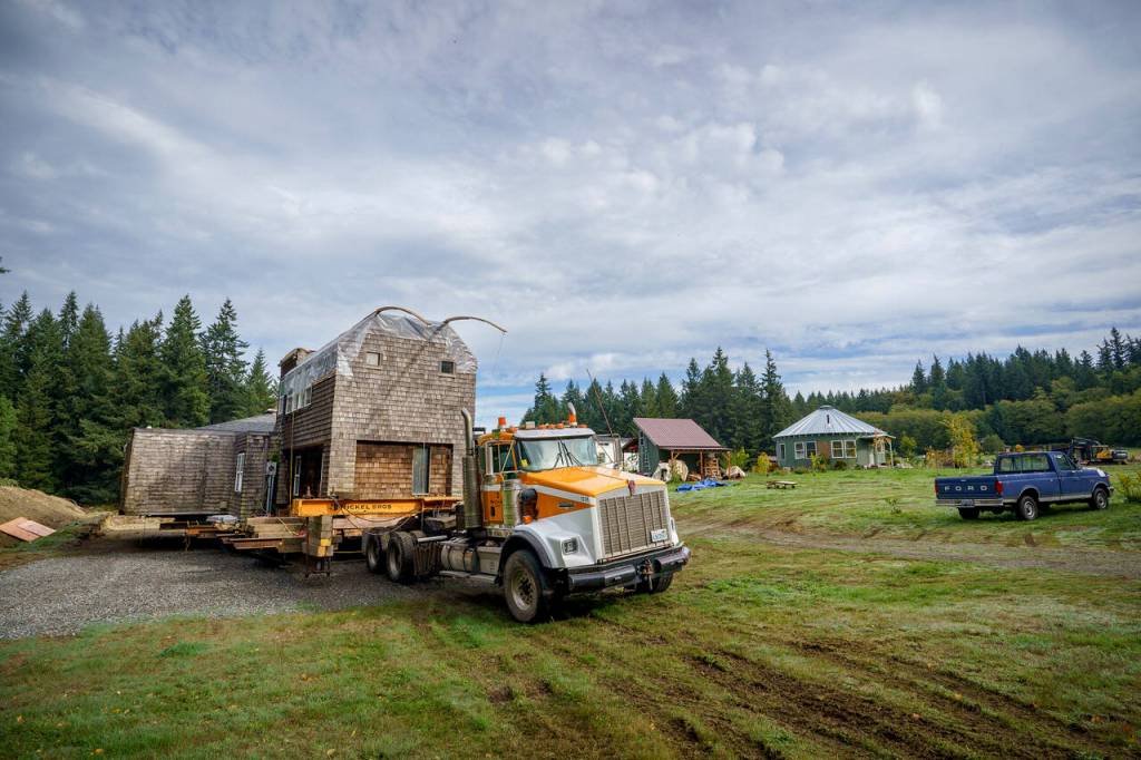 The house arrives at the couples property. (Photo by David Welton)