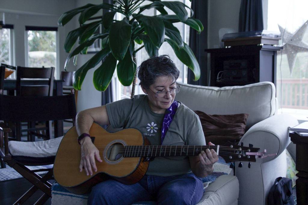 Candy ONeal plays Wagon Wheel by Darius Rucker at her house. (Photo by Luisa Loi)